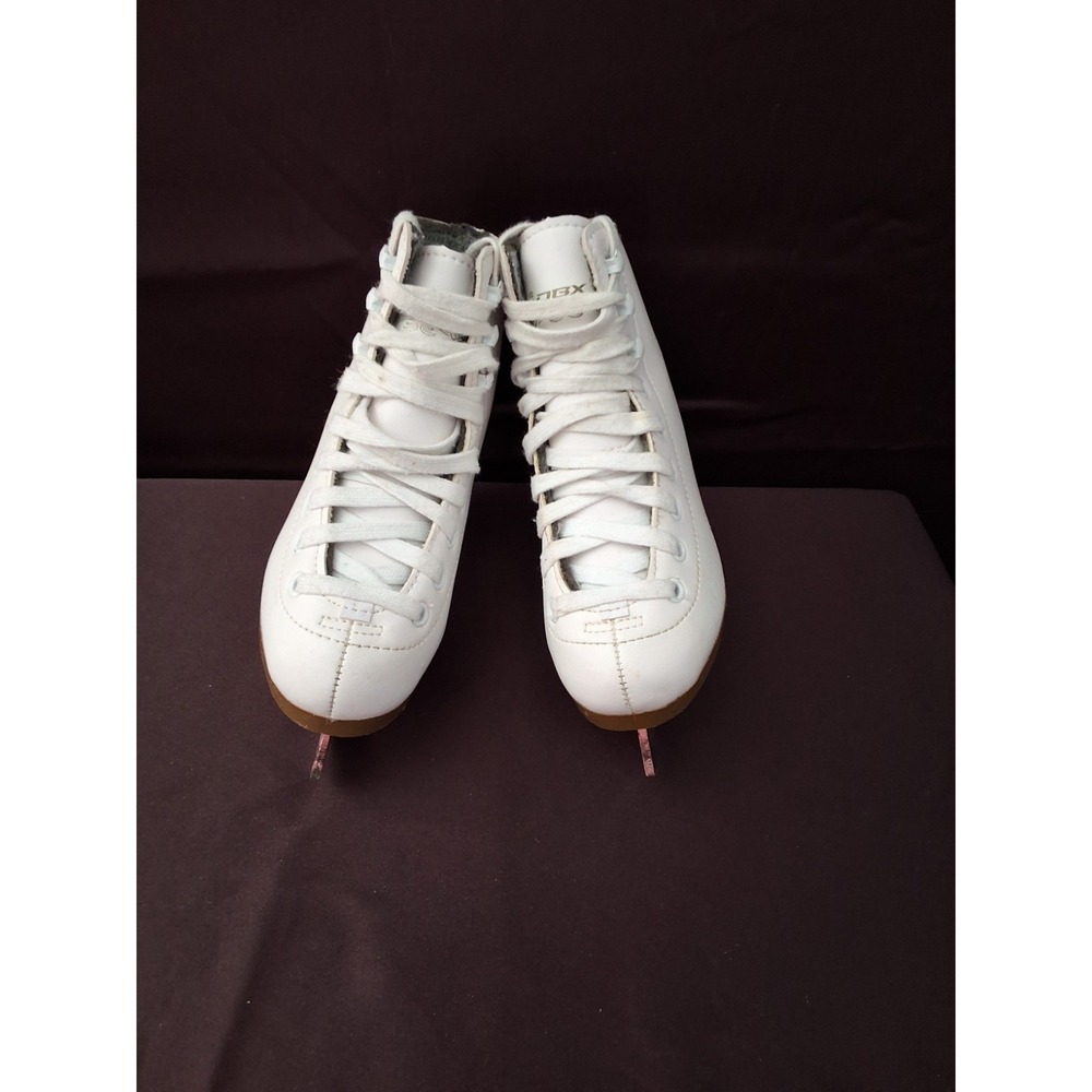 DBX Figure Skates Size 10K, 6 2/3 Blade Size. Very Good Condition